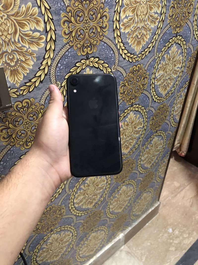 Apple iPhone XR 4