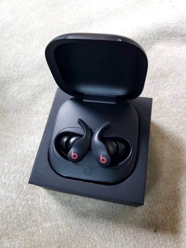 BEATS FIT PRO (APPLE BRAND) 1