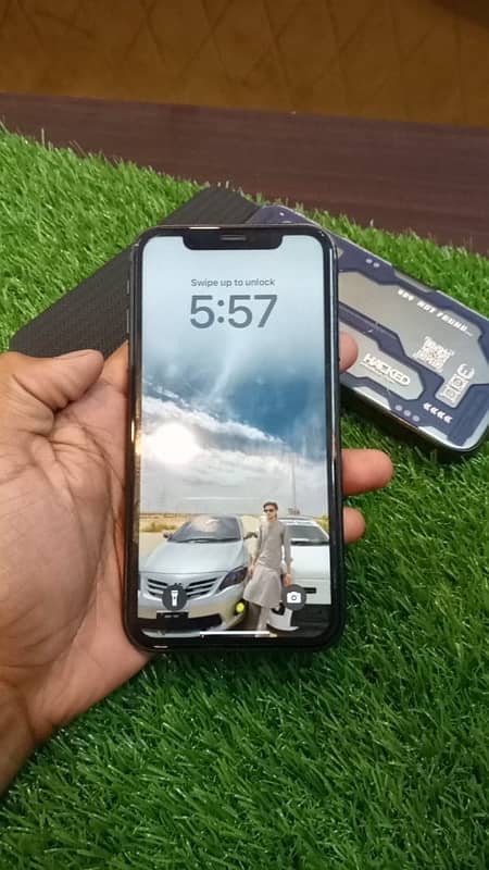 iPhone 11 factory unlocked 2 month sim working 128 gb 3