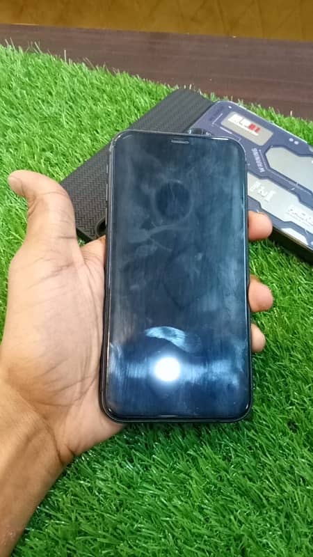 iPhone 11 factory unlocked 2 month sim working 128 gb 4