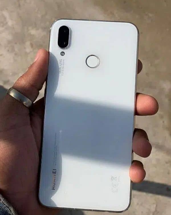 Huawei Nova 3i 0