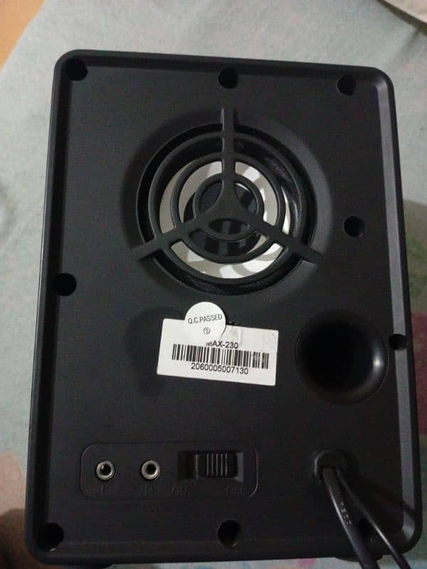 New audionic max 230 speakers 10/10 condation 2