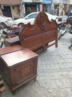 for sale wooden bed with 2 side tabels