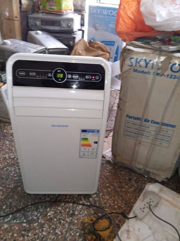 SKYWOOD PORTABLE AC DC INVERTER ENERGY SAVER HEAT AND COOL 1 TONE 0