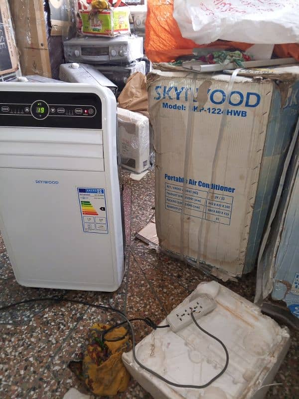 SKYWOOD PORTABLE AC DC INVERTER ENERGY SAVER HEAT AND COOL 1 TONE 2