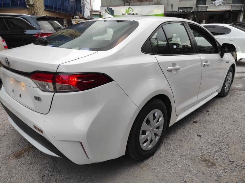 Toyota Corolla X Hybrid 8