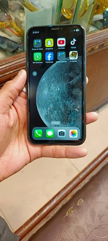 iphone xr factory unlocked 64gb used like new non pta 2