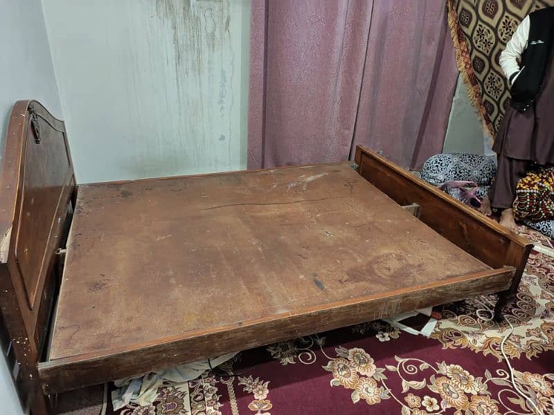 Antique Walnut Wood Bed for Sale – Affordable & Durable! 2