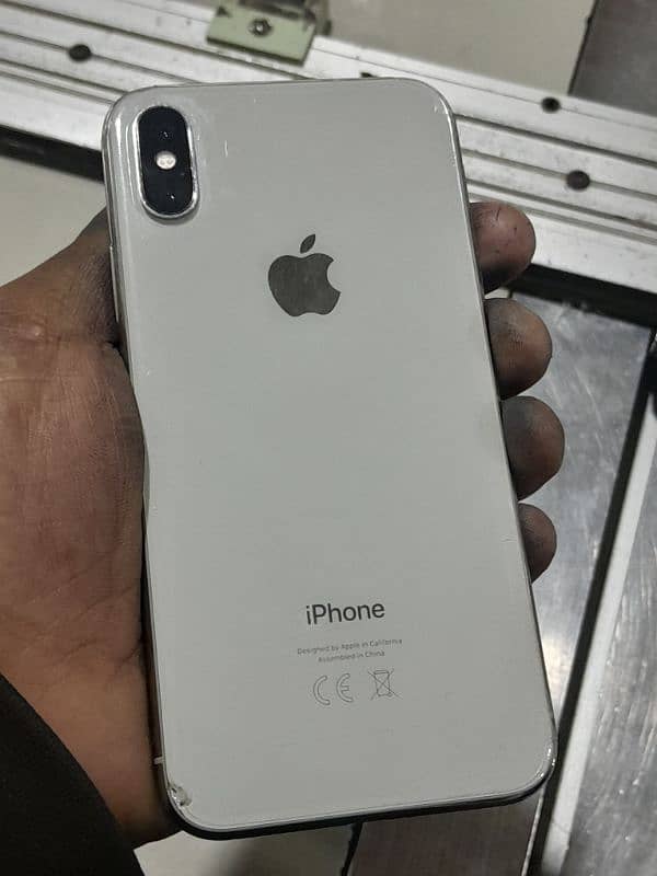 iPhone x 64GB 10by 8 back damange hy 3