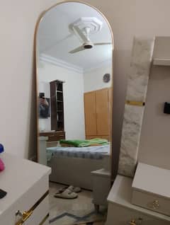 MIRROR WITH STAND (NEW)