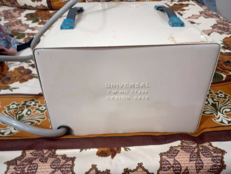 UNIVERSAL    A-100 SPECIAL VOLTAGE STABILIZER 1