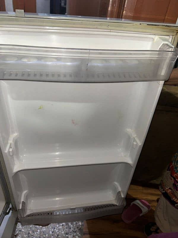 USED FRIDGE ON SALE, GOOD WORKING CONDITION 2