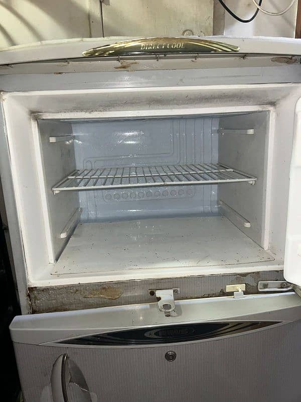 USED FRIDGE ON SALE, GOOD WORKING CONDITION 3