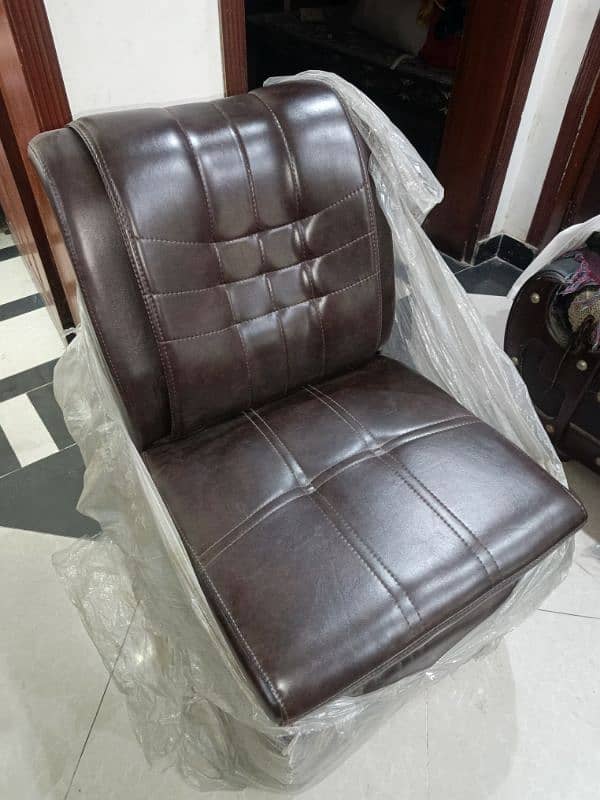 Single Seater sofa 3 pieces 5500 each 1