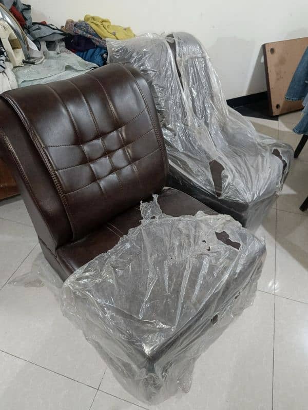 Single Seater sofa 3 pieces 5500 each 2