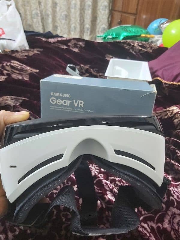 Samsung 100% Original VR with Box in Mint Condition 1