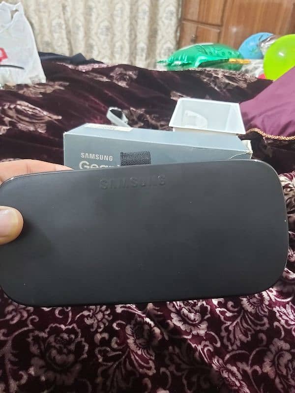 Samsung 100% Original VR with Box in Mint Condition 2