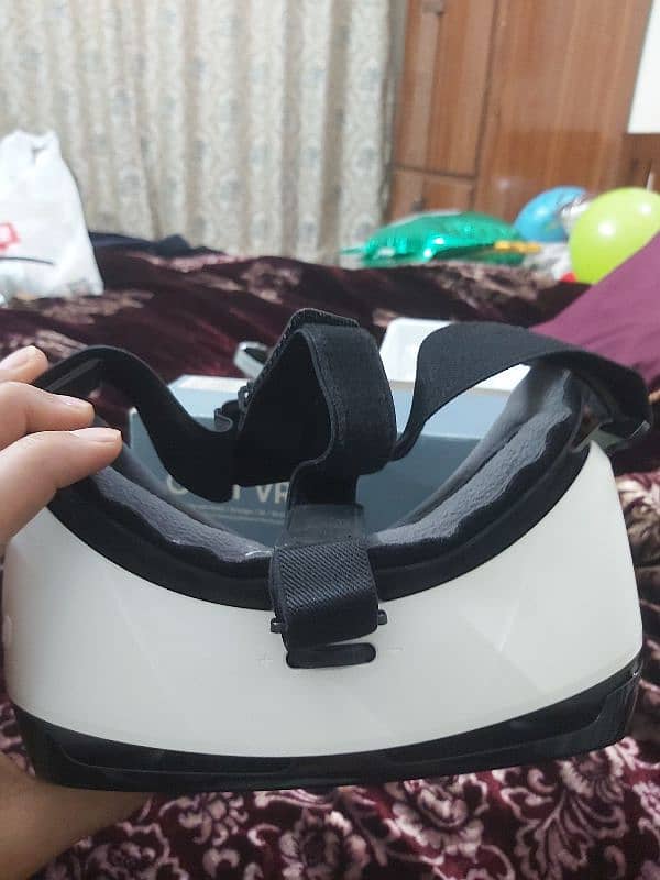 Samsung 100% Original VR with Box in Mint Condition 3