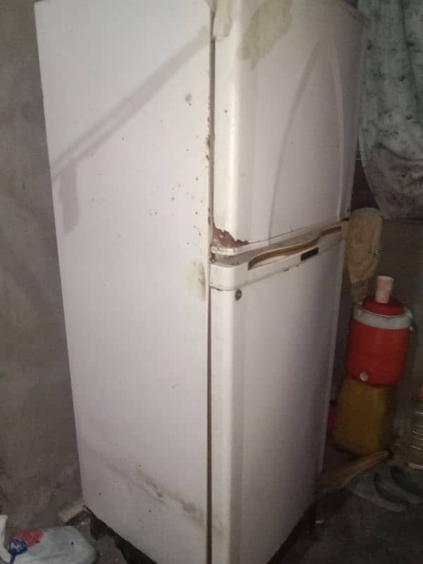 I m selling my fridge 1