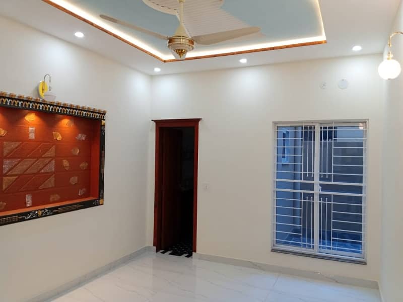 House For Grabs In 8 Marla Lahore 1