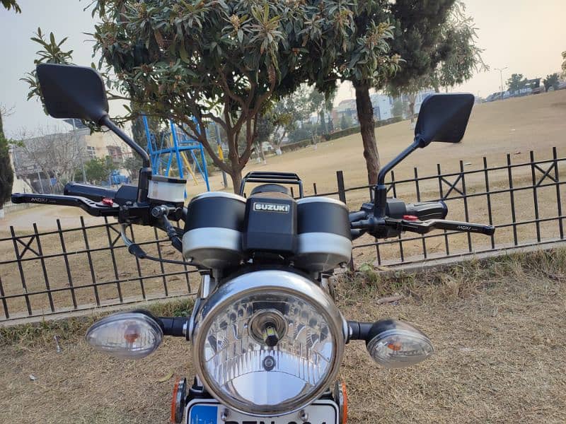 Suzuki GS 150 SE 2022 - 3000 kms only 5