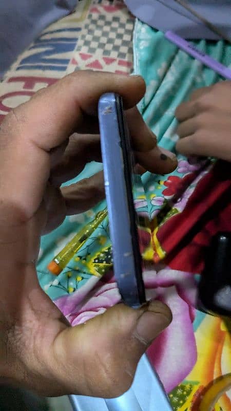 mobile thik hai back py sheet lagi hai 8.128 me hai 3