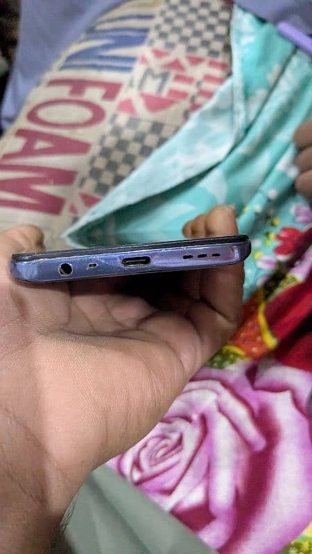 mobile thik hai back py sheet lagi hai 8.128 me hai 4