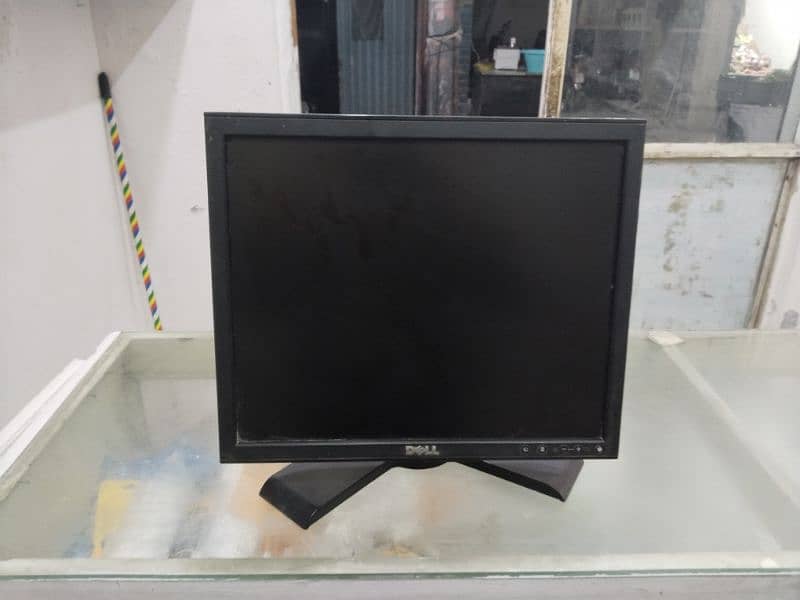 DELL led with stande 10 by 10 2