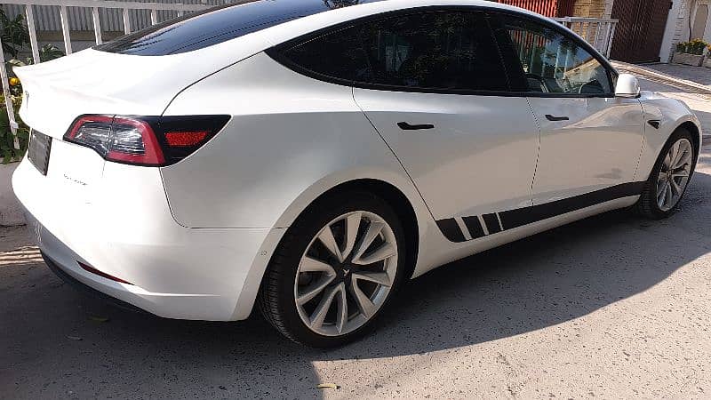 Tesla Model 3 Long Range 450km+ Electric 75KW Dual Motor Pearl White 1