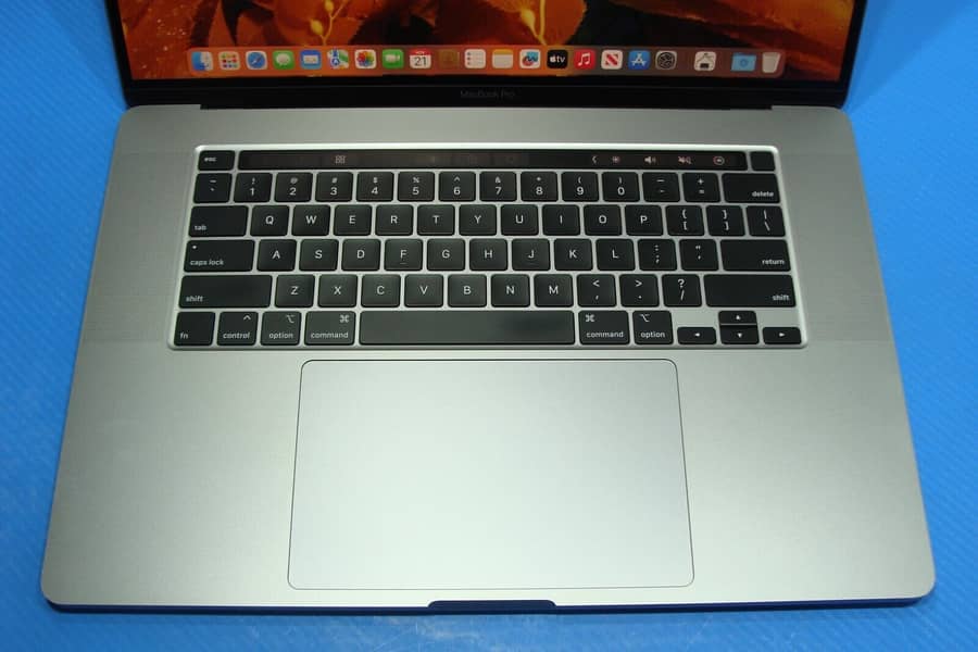 Macbook Pro 2019 i9 Genuine Single handed used box purchased 0