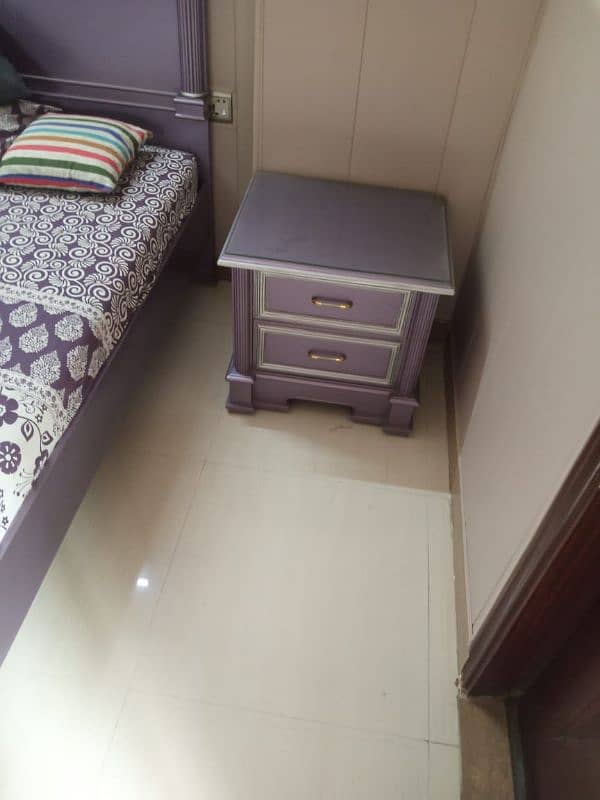 Bed with side tables and dresser 2