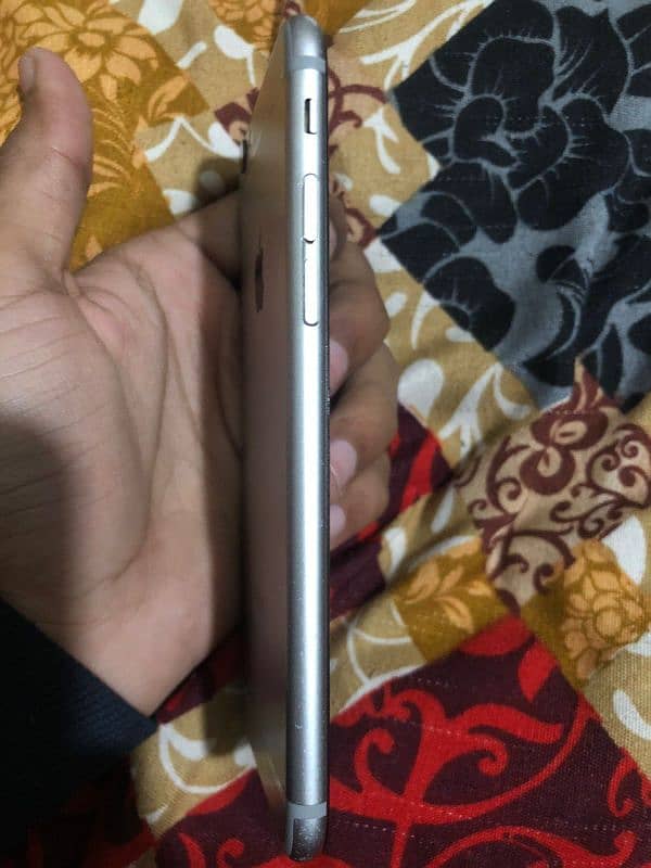 iphone 6 pta approved 128gb. 10/10 condition 3