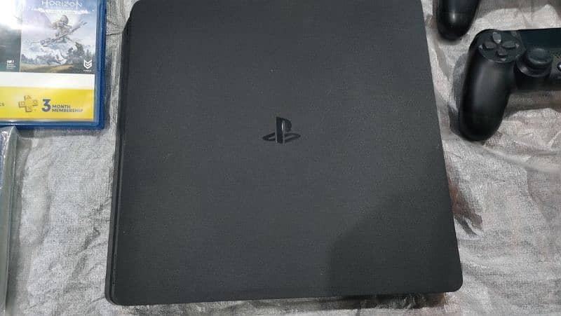 PS4 Slim 1TB New Condition 3