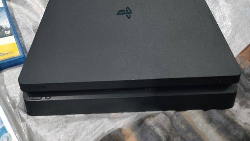 PS4 Slim 1TB New Condition 4