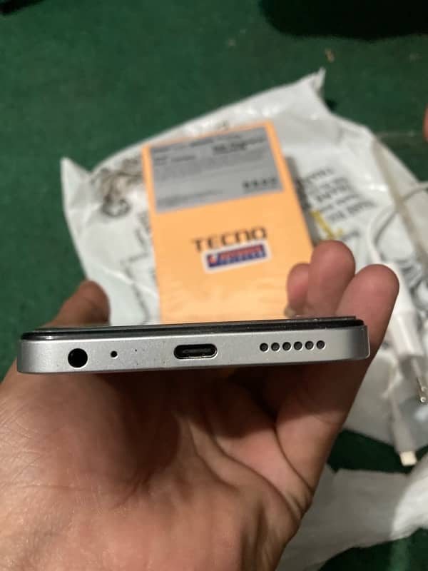 10/10 condition (4 years warranty ) (Ram 4. GB) (storage 64 5