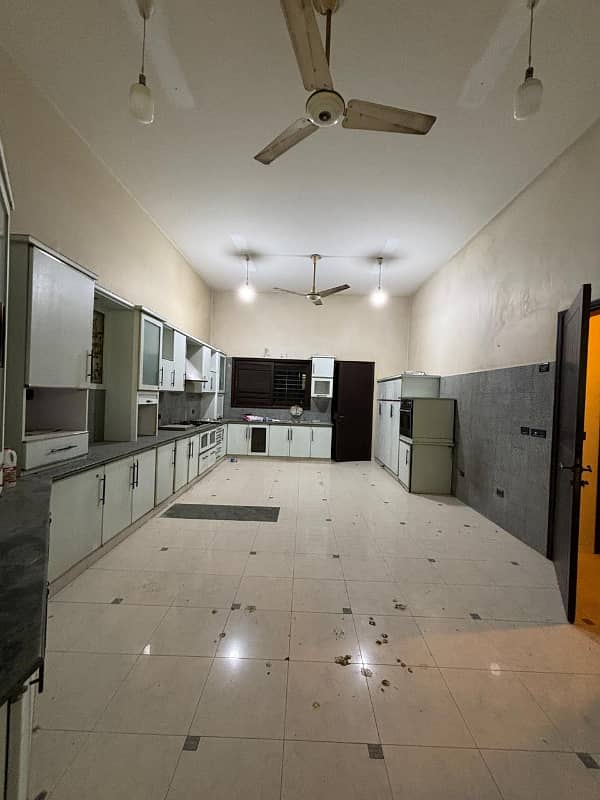 1000 SQUARE YARDS BUNGALOW AVAILABLE FOR SALE IN PECHS BLOCK 6 1