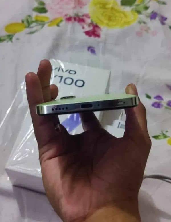 Vivo Y100 0