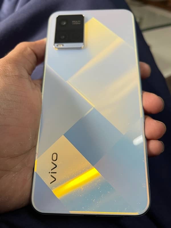 vivo Y21 with box 2