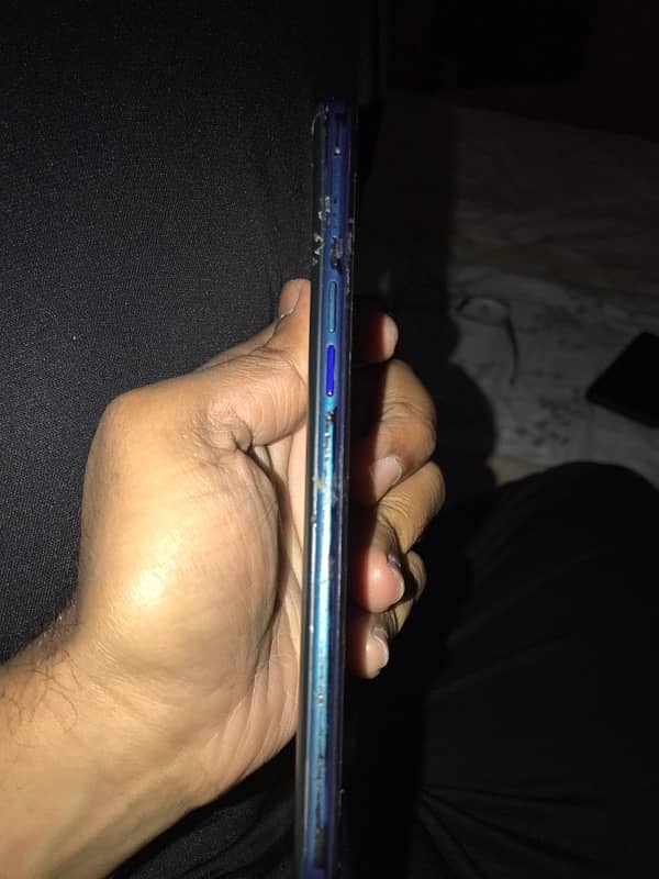 RAM 4GB ROM 64GB panel damage back damage but okay working with box 4