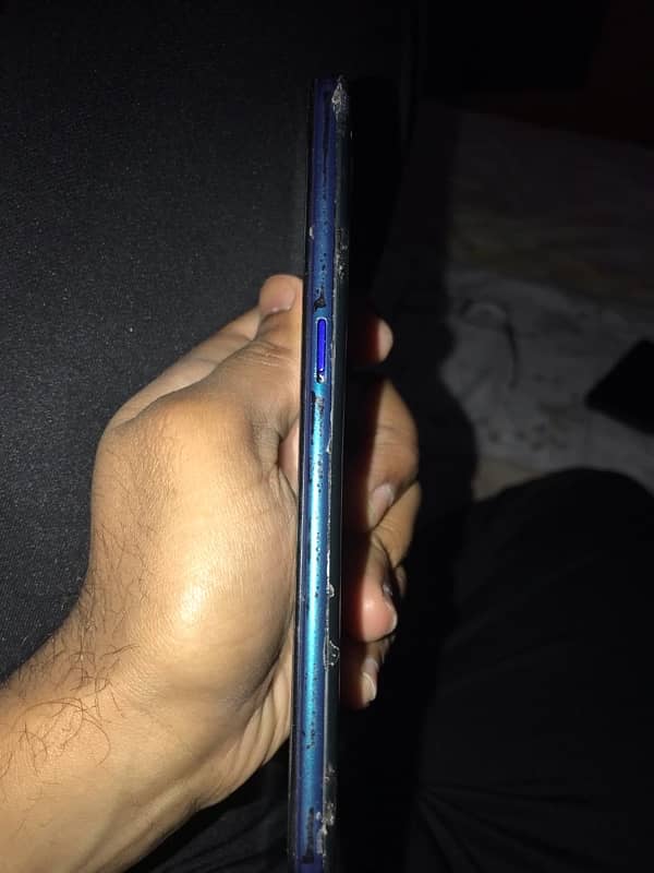 RAM 4GB ROM 64GB panel damage back damage but okay working with box 5