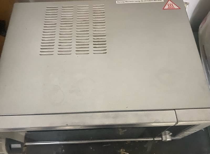 Microwave Oven  - Brarely Used - 38 liter 4