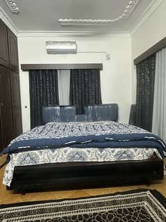 Bed with side tables and Dressing