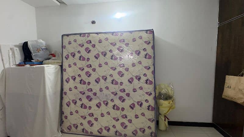 Used King Size Mattress 8 inch 4