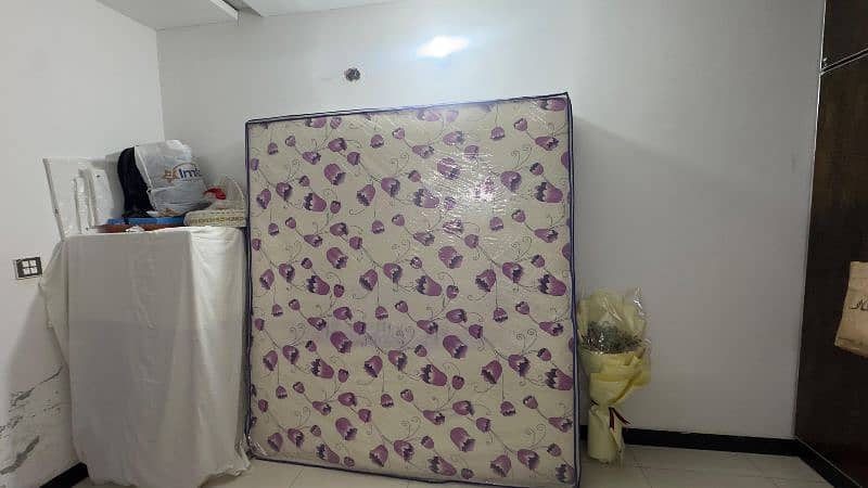 Used King Size Mattress 8 inch 5