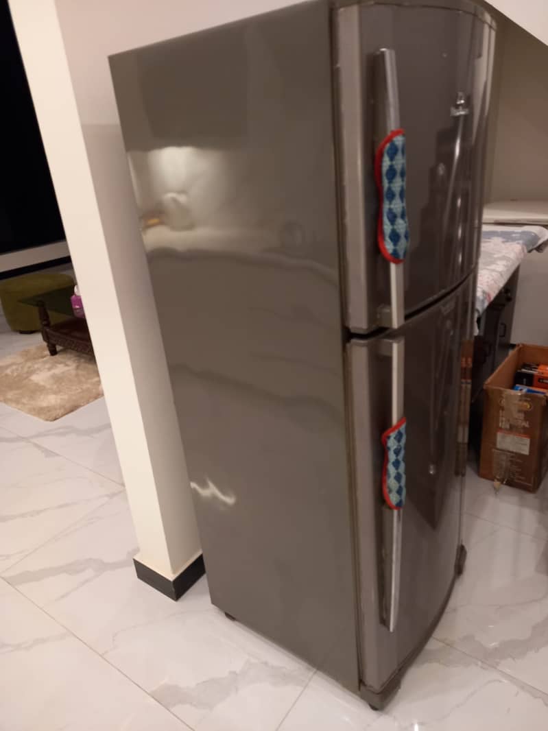 DAWLANCE Fridge with 2 Doors for Sale! 1