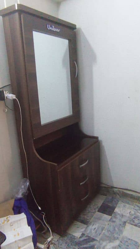 Assalamulakum i am selling my dressing table read description 0