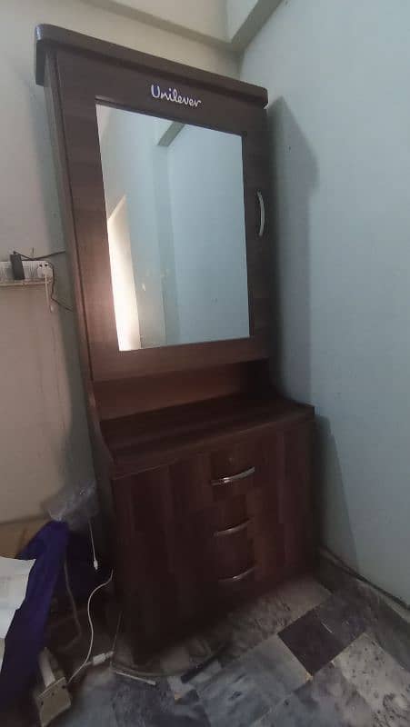 Assalamulakum i am selling my dressing table read description 5