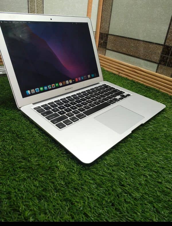 Apple MacBook Air 2017 13.3"  8/512 SSD 1