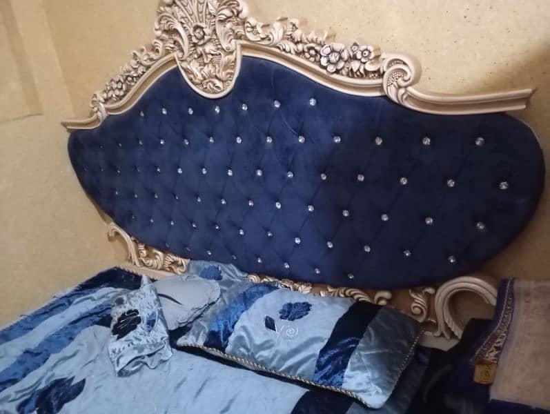 bed set in very good condition 3