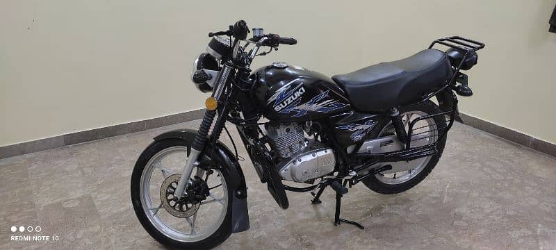 Suzuki GS 150SE Black 0